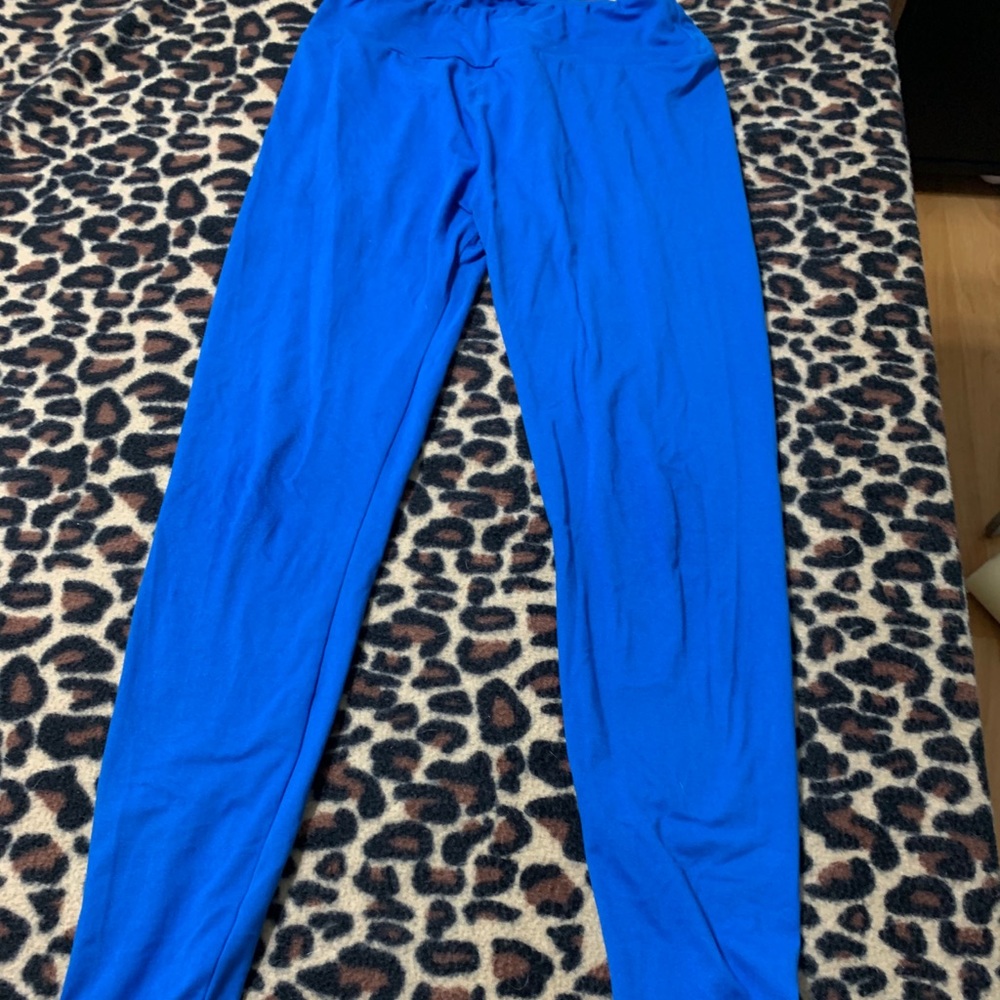 Blue leggings.